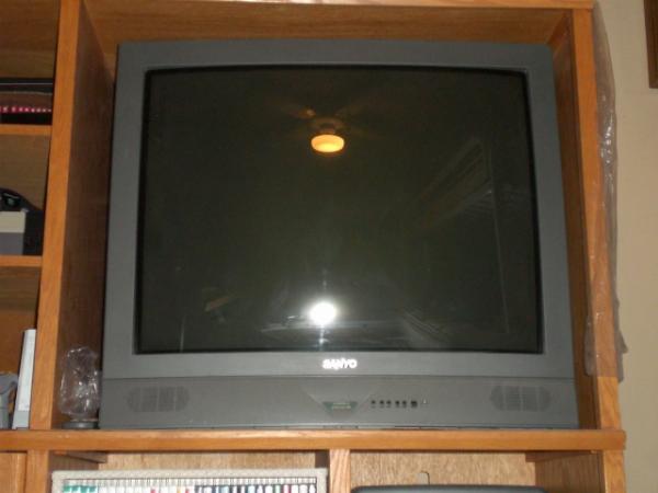 Sanyo 32 inch CRT TV